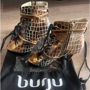 🤎🤍Burju Kylie Faux Crocodile Bootie Excellent Condition!! Only Worn 1 Time🤎🤍